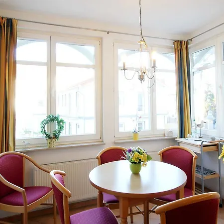 Deutsches Haus By Rujana بينز