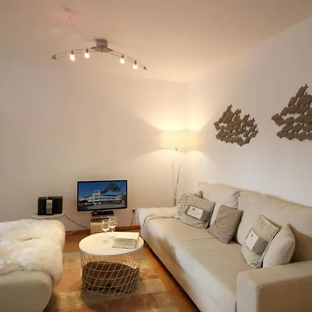 Deutsches Haus By Rujana * بينز